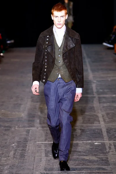 Look 24